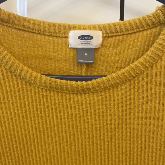Old Navy Mustard Medium Long Sleeve Ribbed Top - Picture 2 of 3